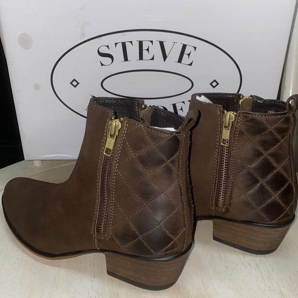 AUTH NIB STEVE MADDEN NYRVANA BROWN US 6